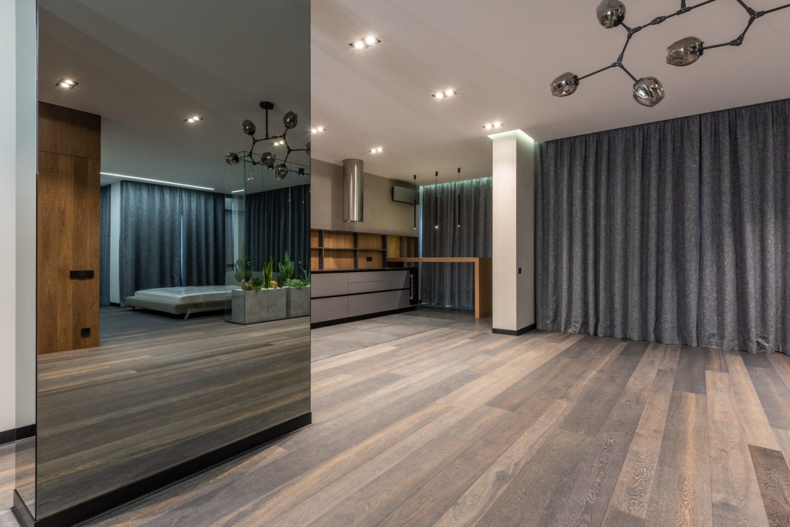 Hybrid Flooring vs Vinyl Plank Flooring [2021 Guide] FloorVenue