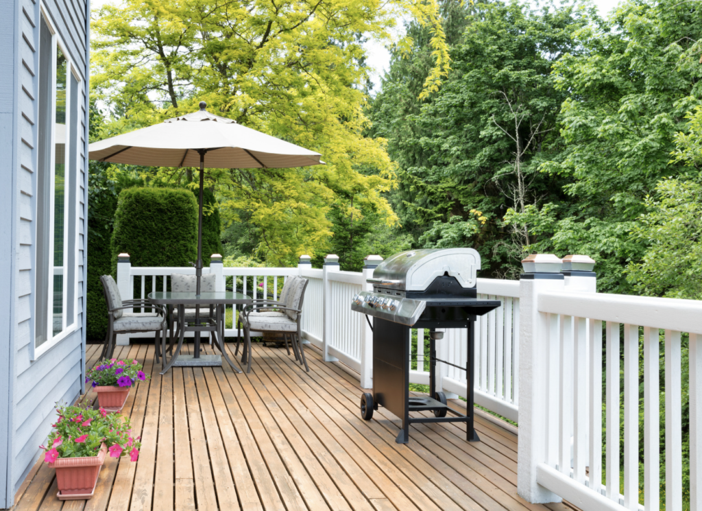 Timber Decking VS Composite Decking [2023] | FloorVenue